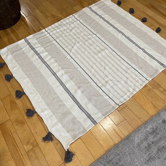 Striped Throw Blanket with Tassels❤️ - Picture 2 of 8